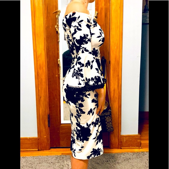 Premier Amour Off Shoulder Dress - Picture 5 of 10